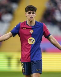 每体称赞库巴西：巴萨防线新领袖，有超出年龄的可靠性和阅读能力